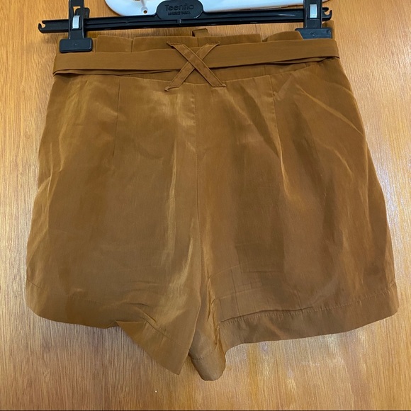 FREE ADD ON/PRICE NEGOTIABLE - Forever 21 shorts - Picture 2 of 5
